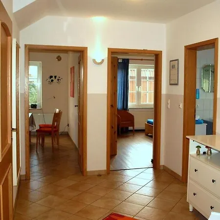 Semesterbostad Land Und Means 